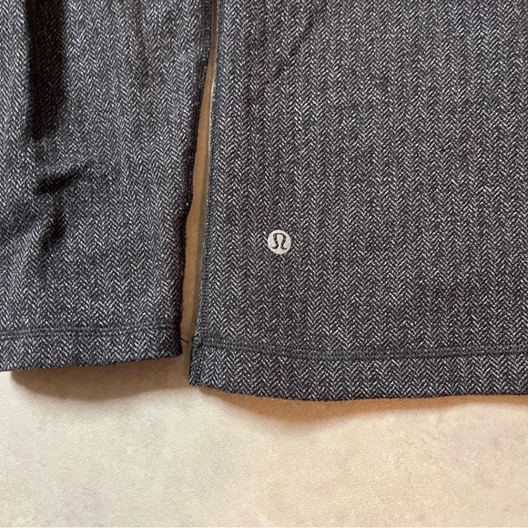 Lululemon Herringbone Zip Up Jacket
LARGE. 1/4 zip - Picture 6 of 8